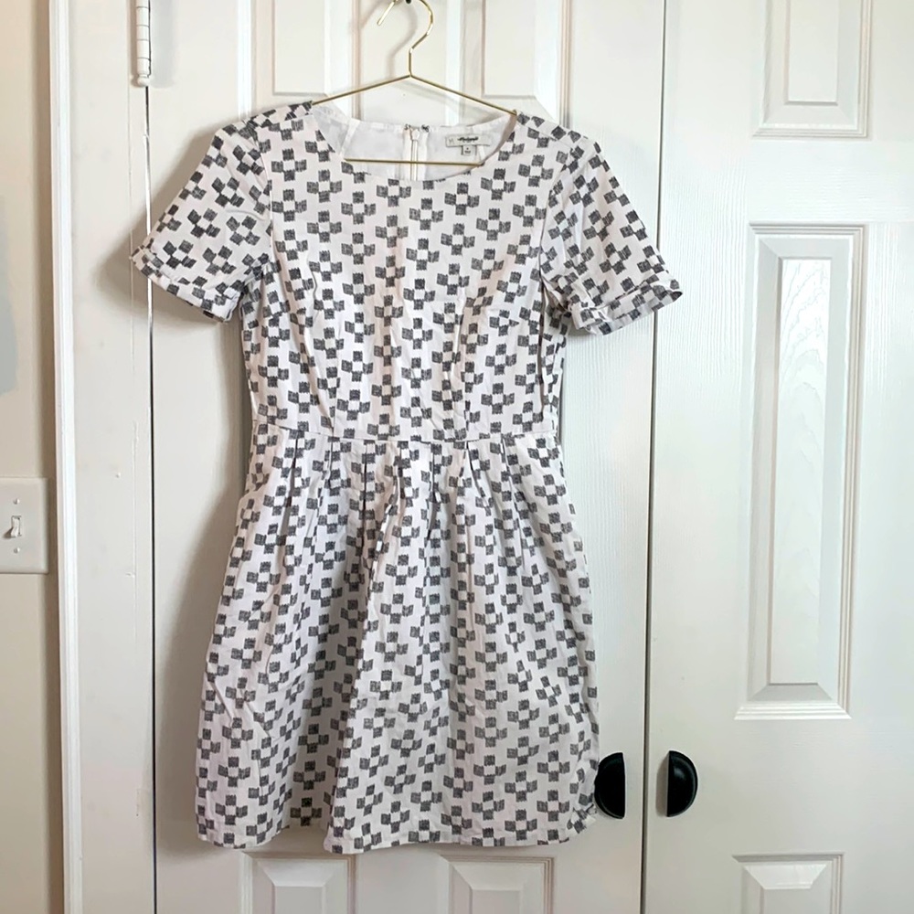Madewell short sleeve dress, white and grey square print, size 4